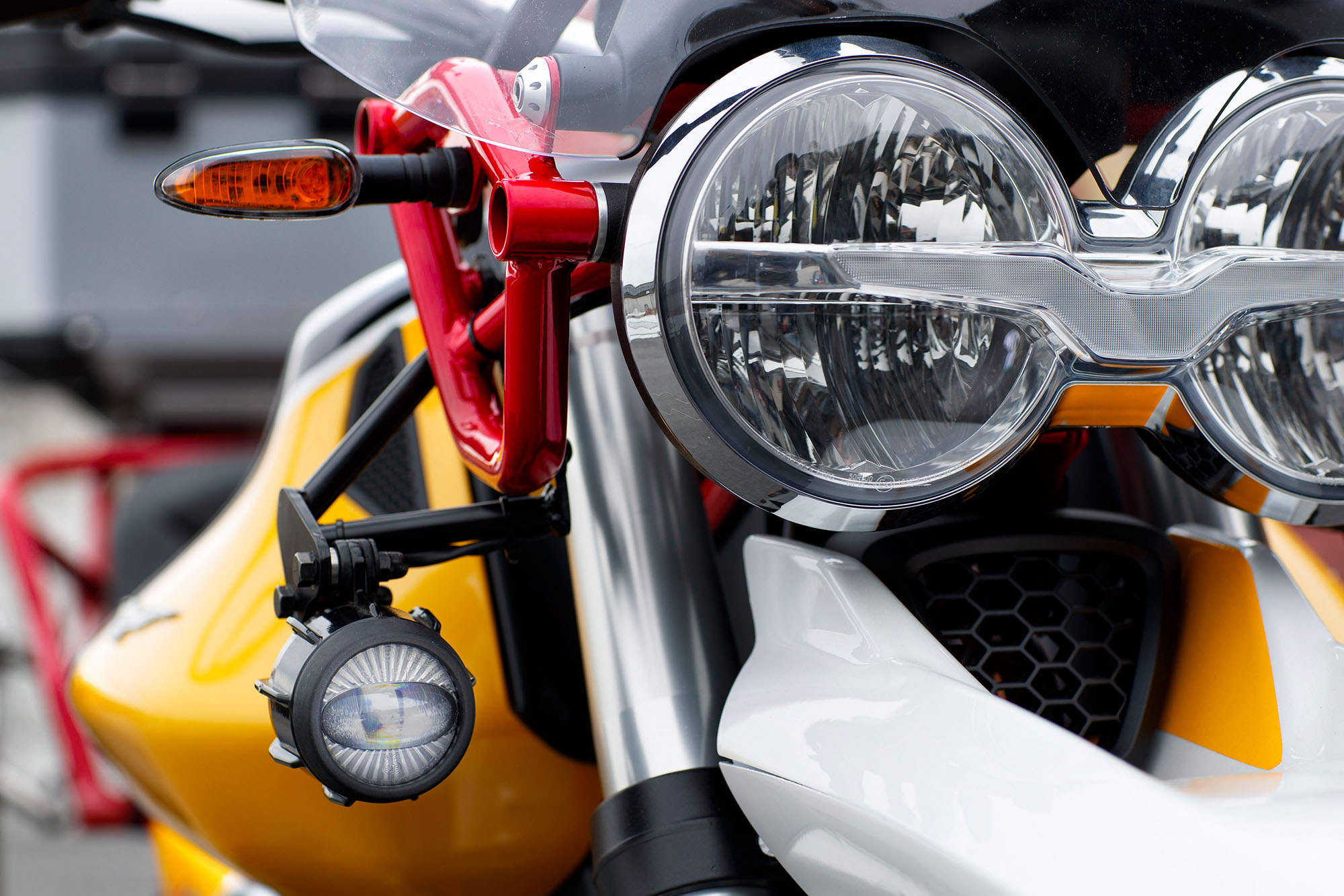 Luces antiniebla LED para Moto Guzzi V85 TT, incluido el kit de instalación