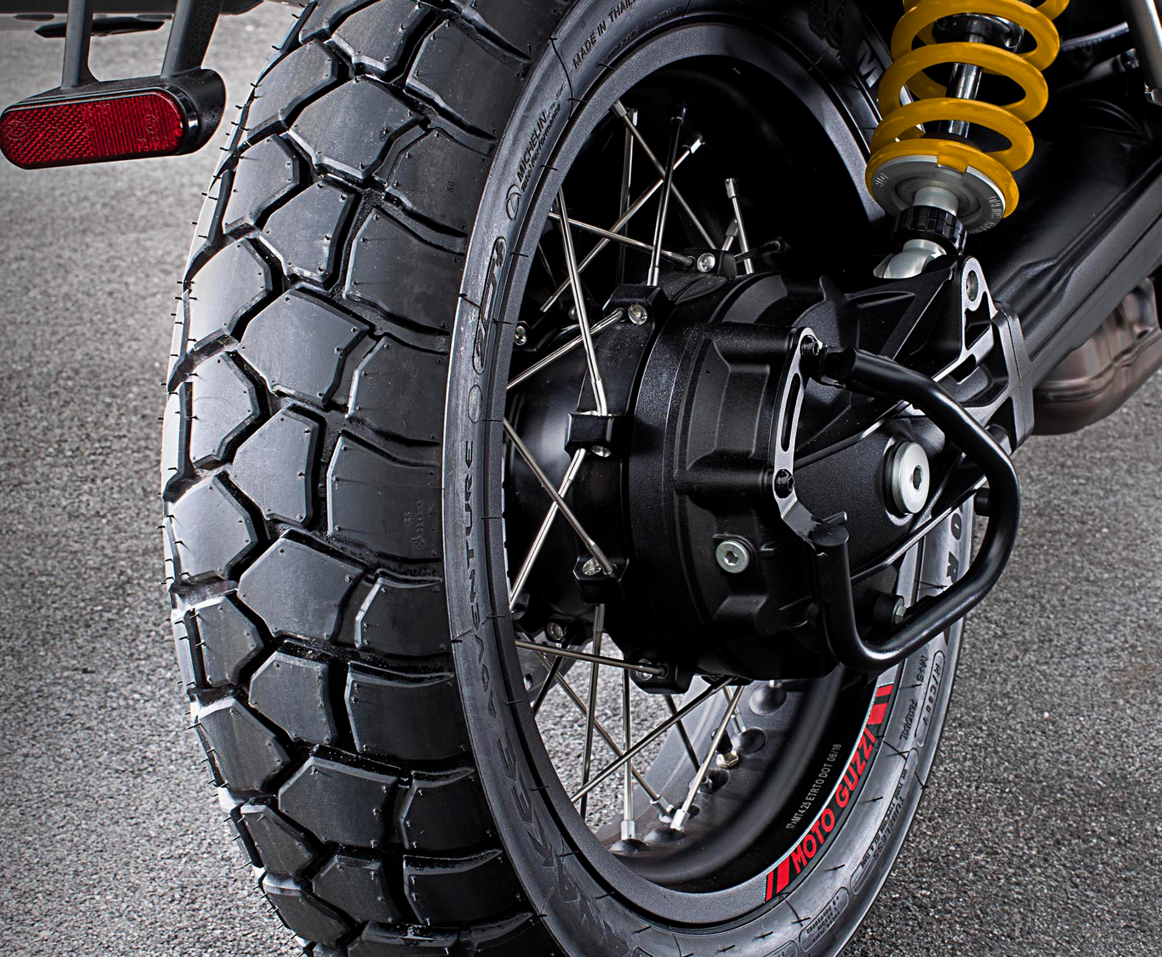 Protector de cardán, negro V85 TT original Moto Guzzi