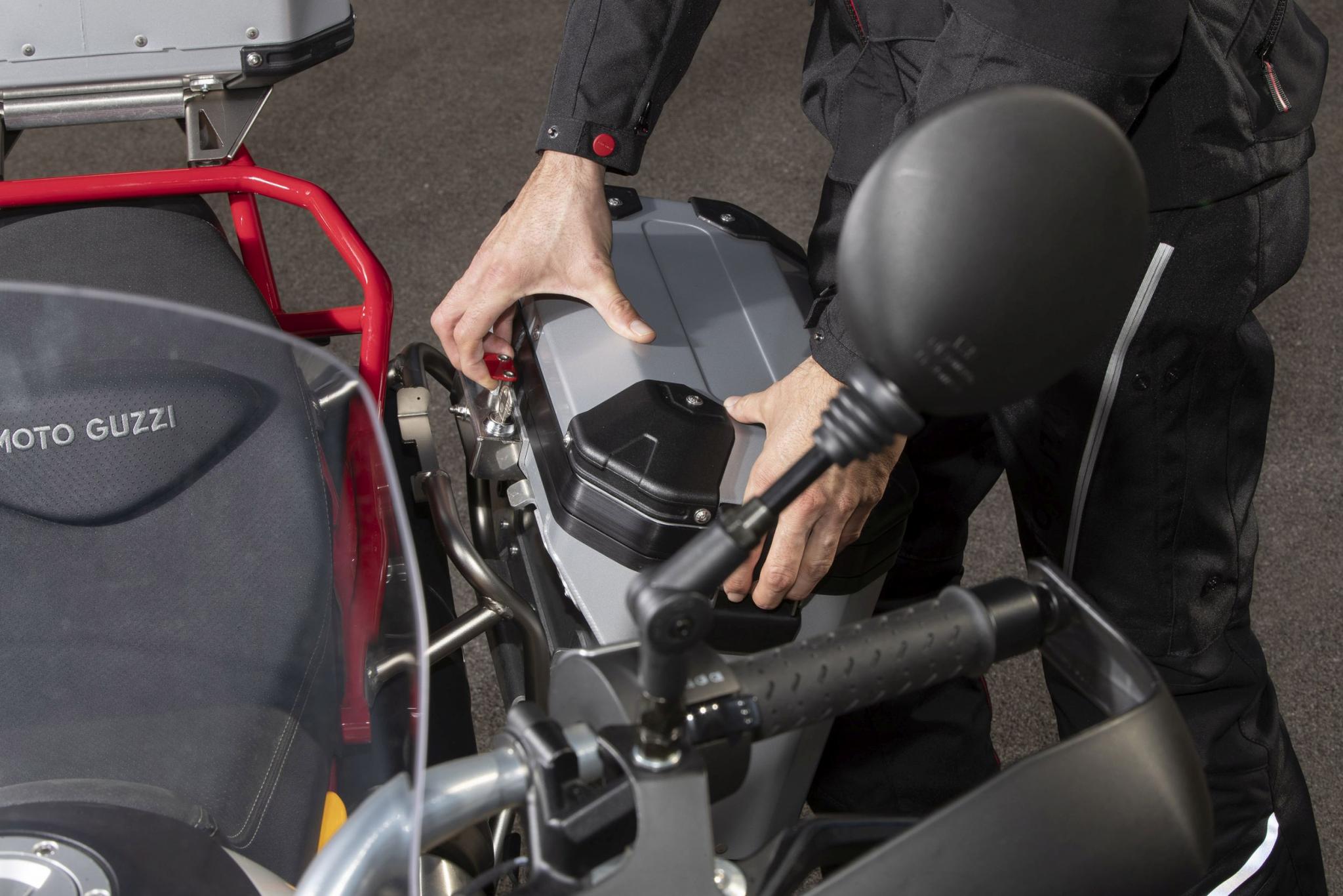 Juego de maletas originales de aluminio Moto Guzzi V85 TT