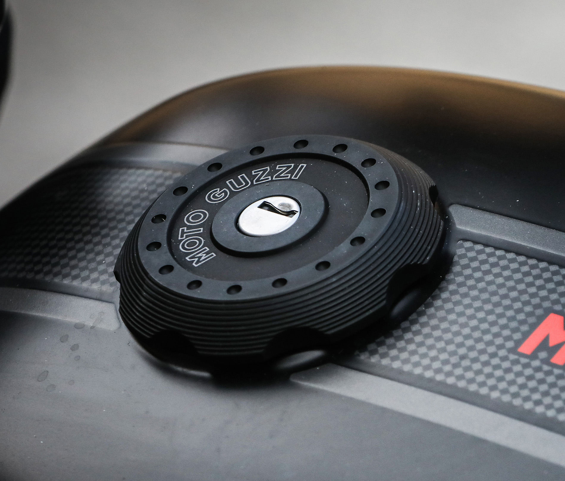 Tapa para el tapón del depósito, aluminio negro para Moto Guzzi V7 III / V7 850