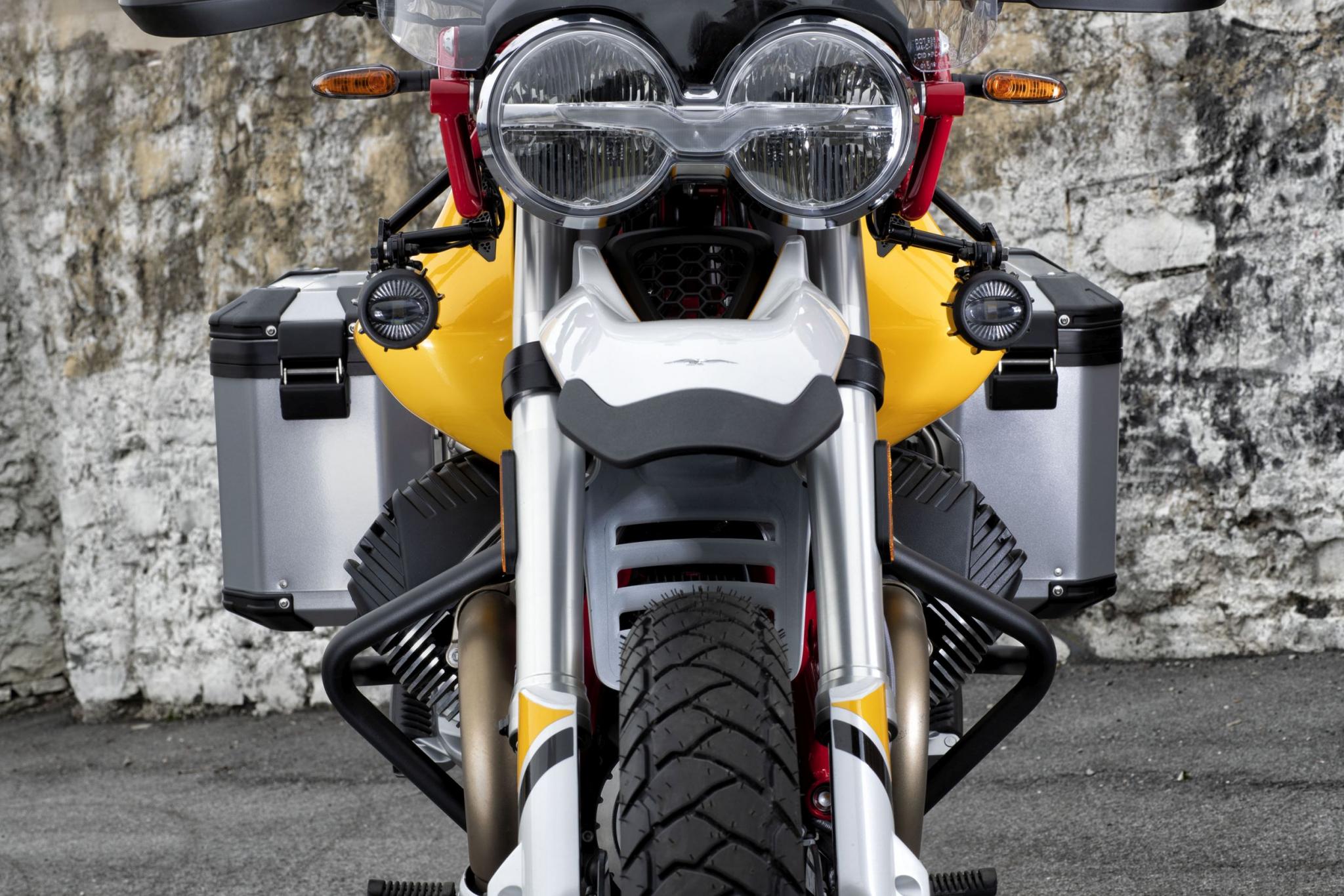 Protector de motor original, negro para Moto Guzzi V85 TT